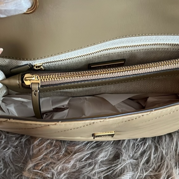 Tory Burch Kira Shoulder Bag NWT - Picture 5 of 7